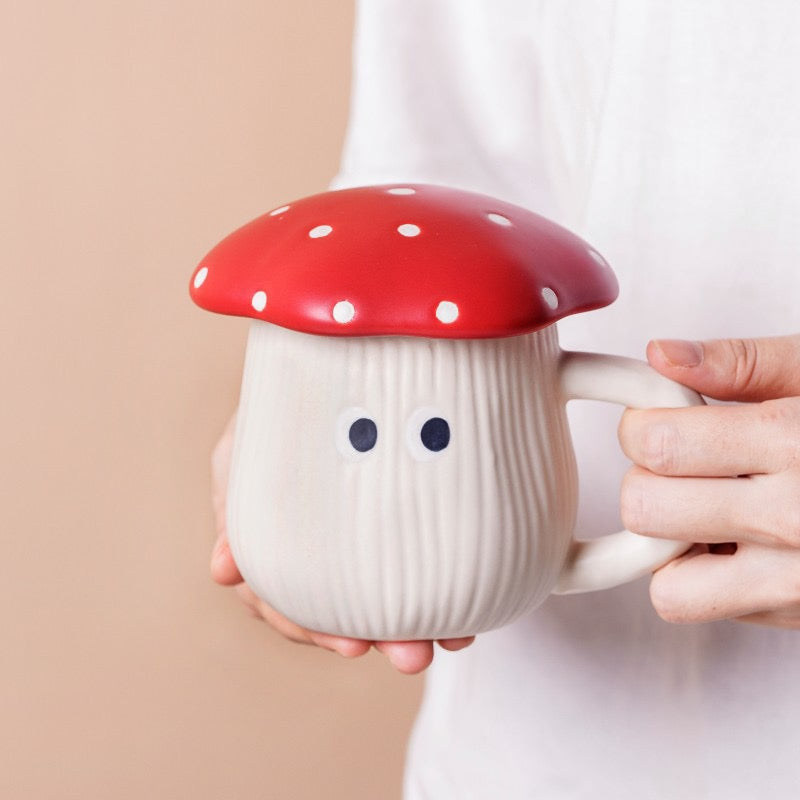Red mushroom ceramic mug with lid and white ribbed body